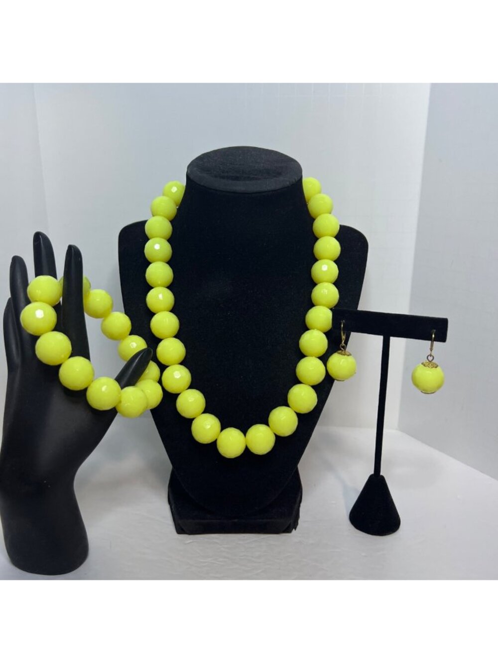 Faceted Yellow Bead Necklace Stretch Bracelet And Pierced Earrings Set (6398)